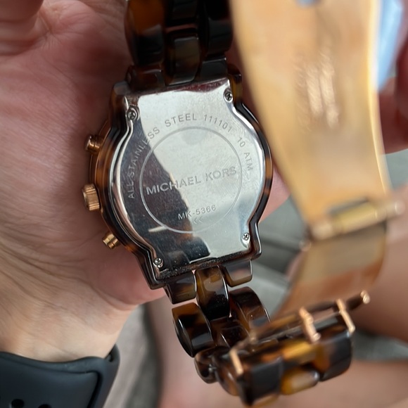 Michael Kors Watch - Picture 4 of 7